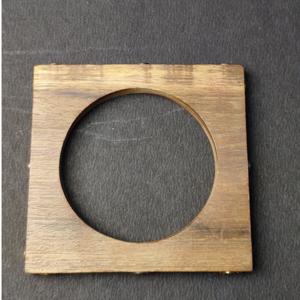 Brazalete de Madera Cuadrado con Grano Natural Ecológico – Pulsera de Perfil Plano Hecha a Mano por Artesanos – Tonos Bohemios y Terrosos Sostenibles - Product Image 2