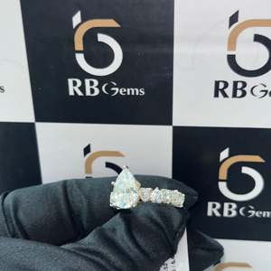 แหวนหมั้นเงินแท้ 925 ปรับขนาดได้ ประดับเพชรโมอิสซาไนต์ทรงลูกแพร์ และวงแหวนรูปหัวใจ ประดับเพชร VVS แบบฝังช่อง ชุบโรเดียมสำหรับงานแต่งงาน - Product Image 2