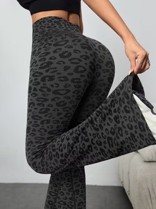 Leggings Deportivos Sublimados Premium con Estampado de Guepardo |   Leggings Deportivos Transpirables de Alta Elasticidad |   Pantalones Deportivos Ajustados - Product Image 5