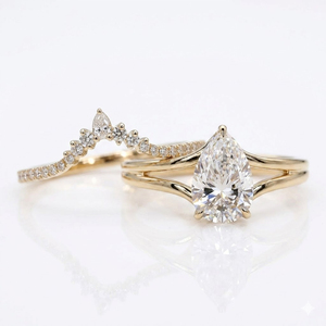 Ensemble de bagues de fiançailles en diamant de laboratoire poire de 2,45 carats, en or 14 carats, avec solitaire à tige fendue et alliance courbée, ensemble de bagues de mariée style tiara - Product Image 5