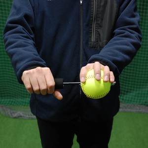 Pelota giratoria de softball para entrenamiento en interiores - Product Image 3