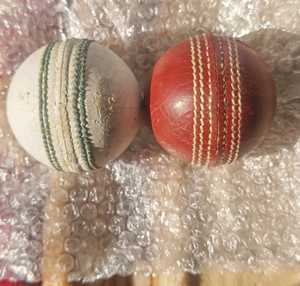 Pelota de Cricket de Cuero Rojo, Pelota de Entrenamiento para Partidos de Prueba, Pelota de Cricket con Logotipo Personalizado para Uso en Partidos Deportivos - Product Image 3