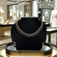 Ensemble collier et boucles d'oreilles élégants pour femmes en argent 925 plaqué or rose avec diamants de laboratoire taille brillant |   Bijoux à motif floral ondulé