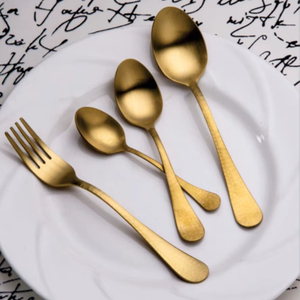 Juego de cubiertos de estilo banquete regal para experiencias culinarias de lujo, ideal para bodas, hoteles y mesas grandiosas. - Product Image 1