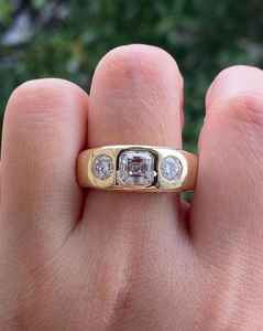 Anillo de Compromiso Clásico con Diamante Cultivado en Laboratorio, Corte Asscher, Anillo de Aniversario de Tres Piedras, Regalo para Ella, Oro Sólido de 14K, Joyería Fina para Boda - Product Image 3