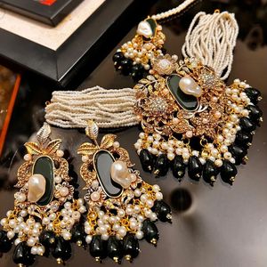 Ensemble de bijoux fantaisie plaqué or avec perles, motif floral, collier, boucles d'oreilles et parure de tête pour femme, idéal pour mariage et soirée - Product Image 4