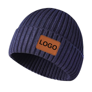 Gorros Cortos de Alta Calidad con Parche de Cuero, Gorros de Invierno Tejidos Personalizados - Product Image 6