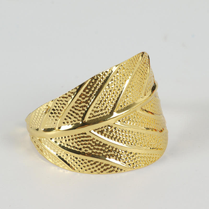 Elegantes Anillos para Servilletas con Diseño de Hoja de Arce Dorada para Decoración de Mesas de Hotel - Product Image 1