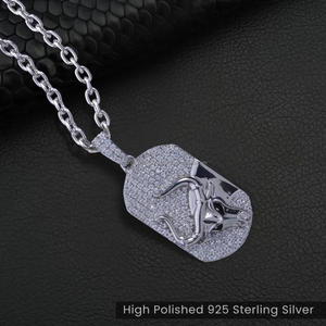 Pendentif animalier Hip Hop exclusif avec sertissage de diamants de laboratoire entièrement incrustés et finition argentée - Product Image 1