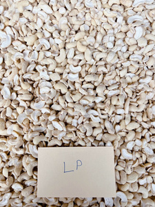 Direct Manufacturer Price Vietnamese Cashew Nut | Premium Quality WW120/240/320/LP Large Capacity Supply 12 Months Shelf Life - Product Image 1
