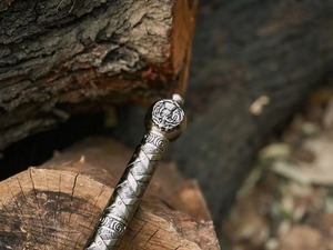 Cuchillo Largo de Acero al Carbono con Guardacabezas Ornamentado y Funda de Cuero, Hoja Recta, Grado DIY, 32 Pulgadas, Punta de Lanza Personalizable ODM - Product Image 2