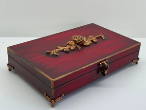 Boîte décorative en bois massif de qualité supérieure, design vintage bordeaux, accent rose, coffre au trésor, boîte de rangement artisanale - Product Image 1