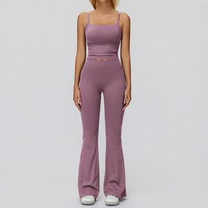 Conjunto de yoga y fitness: Top corto y pantalones acampanados de cintura alta con efecto fruncido, transpirables, cepillados, de secado rápido, para gimnasio y running, con logo personalizado. - Product Image 5