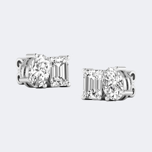 Boucles d'oreilles Toi et Moi serties de diamants ovales et émeraudes de 2,00 CTW en or - Product Image 2