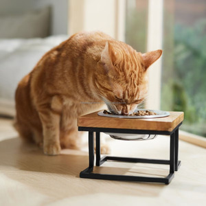 Alimentador de madera elevado para perros Single Diner con base negra Soporte de nueva apariencia para gatos Mascotas Comida y agua Estación de servicio de Tubo negro - Product Image 5