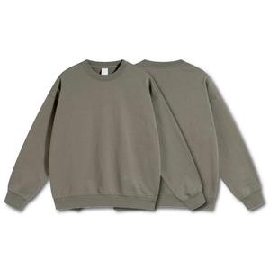 Sudadera unisex azul claro de cuello redondo, corte regular, tejido de algodón, estilo casual para otoño con logo estampado en relieve. - Product Image 3