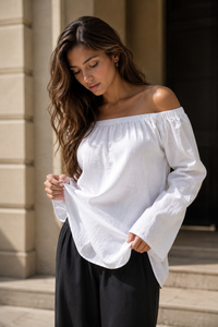 Ensemble de vêtements de vacances bohèmes tissés de qualité supérieure - Blouse blanche élégante à épaules dénudées avec manches longues décontractées et modernes - Product Image 3