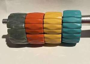 Brazalete de Resina Circular Grueso y Brillante con Diseño Irregular Multicolor de Caramelo, Joyería de Moda con Encanto - Product Image 4