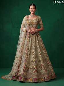 Lehenga Choli Royalty de The Meadow pour mariage - Style traditionnel réversible et protection solaire par Rivaayat House - Product Image 3