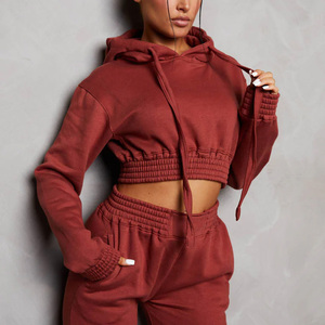 Ensemble de survêtement personnalisé pour femme : sweat à capuche court et pantalon de jogging en coton doux – Vêtements de sport et mode – Fabrication en gros - Product Image 5