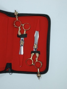 Tijeras de Peluquería Profesionales de Acero Inoxidable con Hoja Afilada, Mango Largo y Diseño de Dragón, para Diestros - Product Image 3