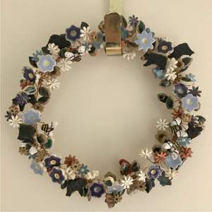 Couronne murale moderne en métal en forme de feuille, cerceau floral en fer forgé fait main, décoration murale artistique avec baies pour la maison, les mariages et Noël, décoration suspendue - Product Image 2