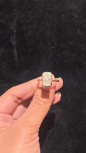 SHRILIKE JEWELS แหวนเพชรทรงเรเดียนท์คัท 2.50 กะรัต เพชรเพาะเลี้ยง สี E แหวนหมั้นหรูหรา ทองคำแท้ 14K ฝังแบบ Bezel Set รับรองโดย IGI - Product Image 4