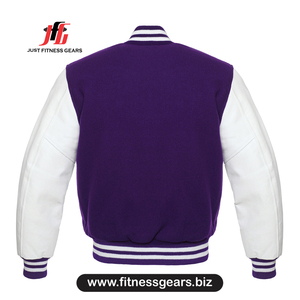 เสื้อแจ็คเก็ตวาร์ซิตี้สีม่วงขาวสำหรับผู้ชาย สไตล์พรีปปี้ ผลิตจากโพลีเอสเตอร์ ทรงปกติ เหมาะสำหรับใส่ในฤดูหนาว กระดุมแบบปกปิด คอตั้ง โลโก้ด้านหน้า - Product Image 2