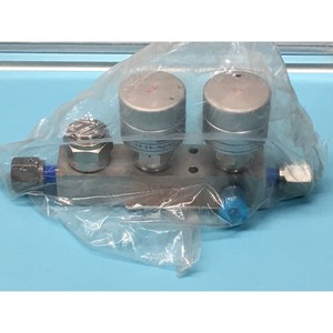 FUJIKIN O.P. 3.5~7KGF/CMG, Bloc 4 ports avec 2 - Équipements et pièces semi-conducteurs d'origine fiables à l'échelle mondiale chez - Product Image 1