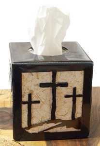 Funda para caja de pañuelos Christian – Decoración rústica de metal para baño – Calvery Hill y Praying Hands - Product Image 3