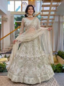 Magnifique ensemble Lehenga Choli indien traditionnel avec broderie papillon en sequins et motifs pour occasions spéciales pour femmes - Product Image 2