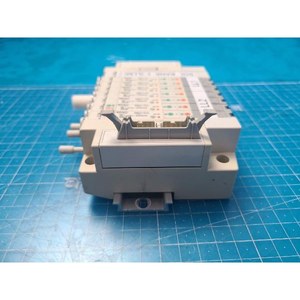 Ensemble de distributeurs électromagnétiques SMC SZ3A60K-5LOZ-C4-X31+SZ3260K-5LOZ-C4-X31+SZ3260K-5NLOZ-C4-X31+SZ3260K-5NLOZ-C6-X31 Pneumatique - Product Image 5