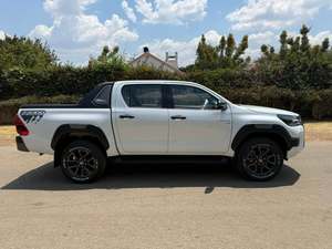 Pick-up 4x4 intelligent 2025, cabine simple, moteur diesel 2.8L, type Hiux Revo Rocco, standard - Product Image 1