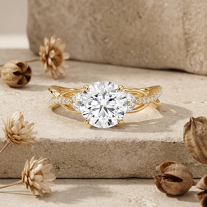 Anillo de Compromiso de Oro 14K con Moissanita Personalizado al por Mayor, Banda Trenzada Solitario con Piedras de Acento, Joyería Fina de Lujo - Product Image 1