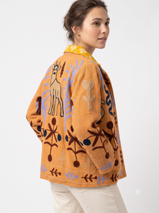 เสื้อแจ็คเก็ตหนาป้องกันลม ลายปักดอกไม้สไตล์โบฮีเมียน สีส้ม ผ้าฝ้าย TNT ลายซูซานี งานแฮนด์เมด คอจีน แขนยาว - Product Image 3