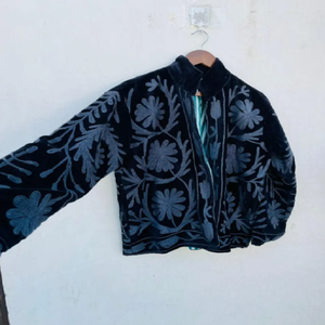 Manteau Distinctif Hiver Floral en Velours Suzani 100% Coton Respirant Broderie Bohème Intricata Broderie Ethnique Vêtement d'extérieur pour Femme - Product Image 2