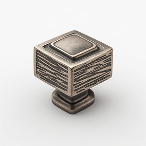 Poignée de porte en métal artisanale de luxe, conçue pour les espaces résidentiels sophistiqués avec un attrait architectural intemporel - Product Image 1