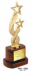 Trofeo de premio con diseño de doble estrella y base de madera para reconocimiento corporativo, logro anual, empleado. - Product Image 3