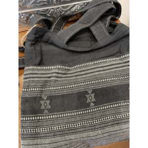 TAAN-BAAN 138 Producto con Forro de Lona de Apertura y Cierre - Product Image 1