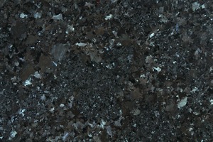 Dalles de granit noir Chikku en gros, pierre naturelle pour comptoirs, carreaux de sol, revêtements muraux, escaliers – En vente - Product Image 3