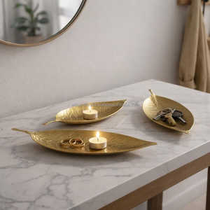 Bandeja de Metal con Diseño de Hojas Hecha a Mano para Uso Multipropósito – Organiza Joyas y Llaves o Sirve Chocolates y Postres con Estilo - Product Image 2