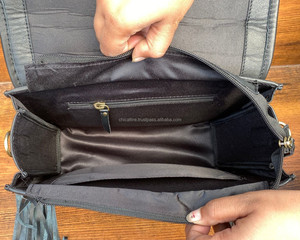 Nouveaux Designers de mode Sac à bandoulière de luxe à franges en cuir repoussé à la main pour femmes Sacs à main avec enveloppe à bandoulière matelassée personnalisés - Product Image 6