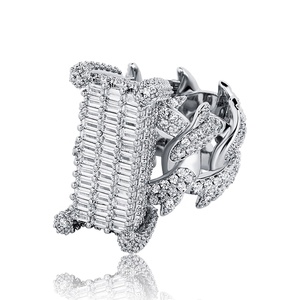 Vidhi Jewellery Anillo de boda de compromiso de Hip Hop para hombre de diseño personalizado de oro blanco de 18 quilates VVS Moissanite Emerald Cut Emerald IGI - Product Image 1