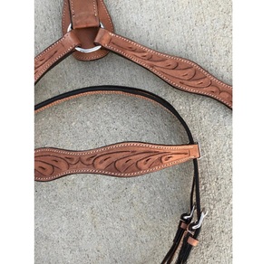 Cabezada, pechopetral y riendas de cuero tópico estilo western con diseño repujado a mano y herrajes de acero inoxidable, fabricante indio, marca LLT, modelo LLT-HP-026-ZK - Product Image 2