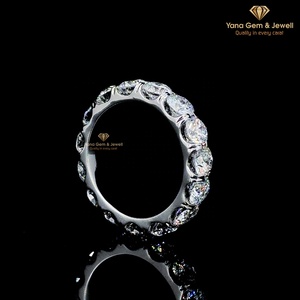 Bague en or blanc 14 carats massif pour femme, sertie de diamants ronds CVD de laboratoire de qualité supérieure, couleur E, clarté VS1, 4,50 carats au total. - Product Image 3