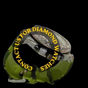 Reloj de Pulsera Personalizado de Lujo con Esfera Redonda Cronógrafo Semi-escarchada, Correa de Goma Verde y Negra, Diseño Personalizado, Unisex, Moderno - Product Image 5