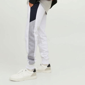 Pantalons décontractés extensibles pour hommes avec tissu doux, poches fonctionnelles et coupe élégante pour un look moderne au quotidien - Product Image 5