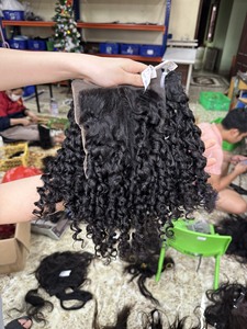 Plusieurs longueurs de paquets de vague bouclée Extensions de cheveux de couleur naturelle Paquets de cheveux humains vietnamiens avec fermeture au prix de gros - Product Image 3