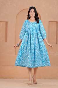 Robe midi évasée décontractée à manches trois quarts en coton à imprimé floral bleu avec robe de maternité et d'allaitement pour un usage quotidien - Product Image 4