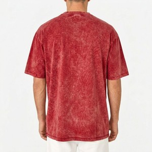 เสื้อยืดผู้ชายสีแดงเข้มแบบสั่งทำพิเศษ ผ้าฝ้ายพรีเมียม ทรงหลวม สไตล์วินเทจ ลุคสบายๆ สตรีทแวร์ รับผลิตตามแบบ OEM จำนวนมาก - Product Image 4